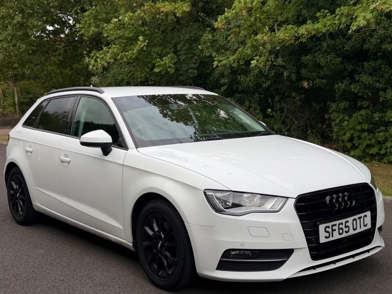 2015 Audi A3 1.4 TFSI SE Sportback S Tronic in white, front right view