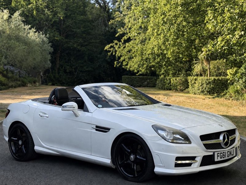 2012 Mercedes-Benz SLK 1.8 SLK200 BlueEfficiency AMG Sport Edition 125 G-Tronic+ in white, front right view