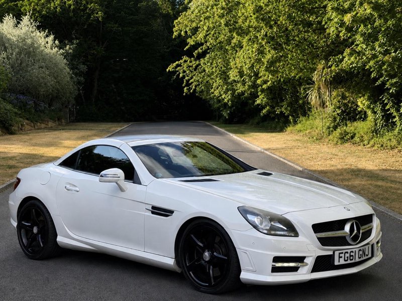 2012 Mercedes-Benz SLK200 1.8 BlueEfficiency AMG Sport Edition 125 G-Tronic+ in white, front right view