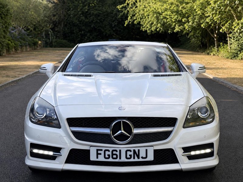 2012 Mercedes-Benz SLK200 1.8 BlueEfficiency AMG Sport Edition 125 G-Tronic+ in white, front view